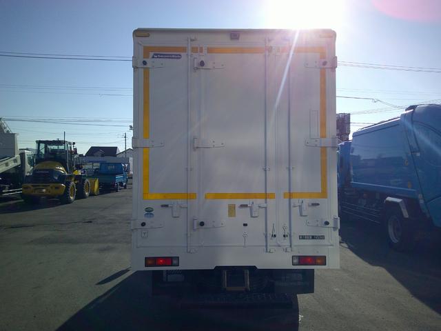 キャンター １．５トン　４ＷＤ　箱車　アルミバン　オートマ　荷台内寸長さ３１６センチ　幅１８１センチ　高さ１９０センチ　車輌総重量４２９５ｋ　積載１４５０ｋ（6枚目）