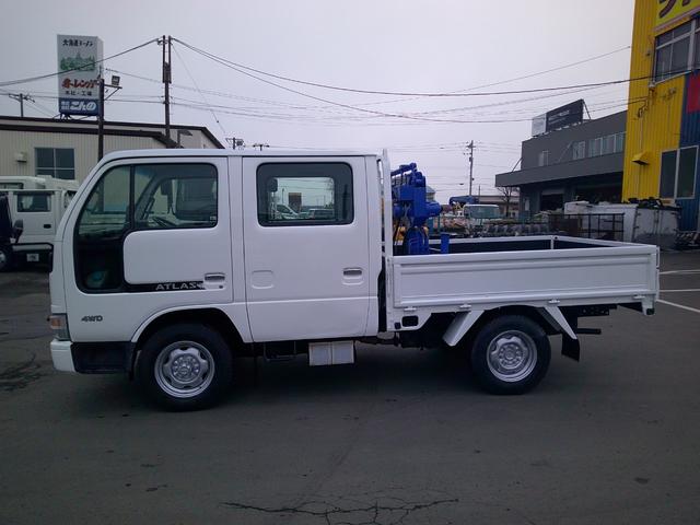アトラストラック １トン　４ＷＤ　ダブルキャブ　２段ミニクレーン　クレーンリモコン　積載９５０ｋ　リアヒーター（4枚目）