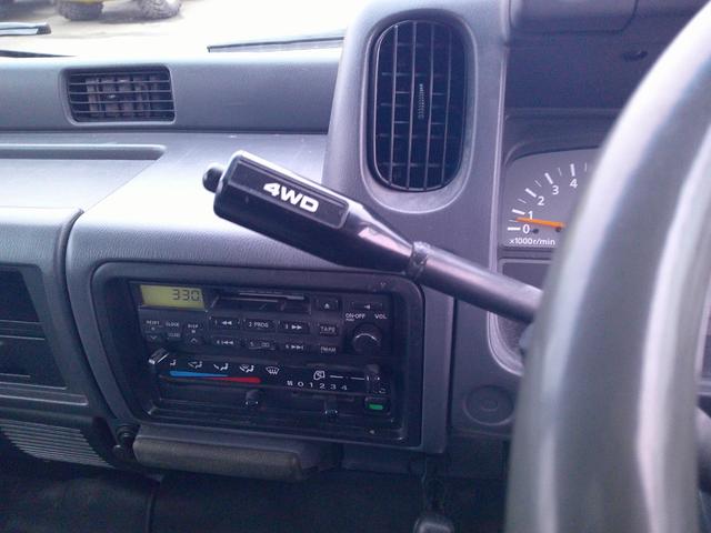 アトラストラック １トン　４ＷＤ　ダブルキャブ　２段ミニクレーン　クレーンリモコン　積載９５０ｋ　リアヒーター（16枚目）