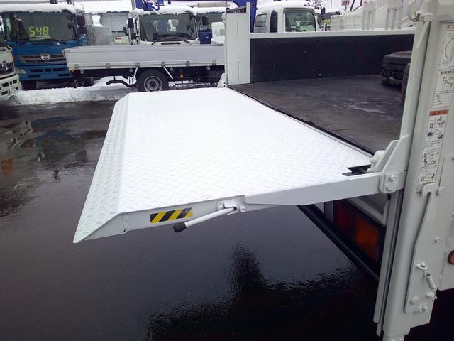 キャンター ２トン　４ＷＤ　ワイドロング　高床　ダブルキャブ　垂直パワーゲート　荷台内寸長さ３９８センチ　幅１９８センチ　積載２０００ｋ　７人乗り（10枚目）