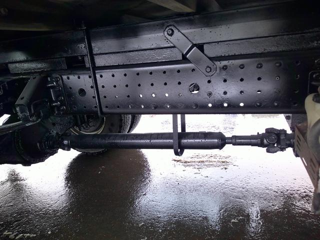 キャンター ２トン　４ＷＤ　ワイドロング　高床　ダブルキャブ　垂直パワーゲート　荷台内寸長さ３９８センチ　幅１９８センチ　積載２０００ｋ　７人乗り（14枚目）