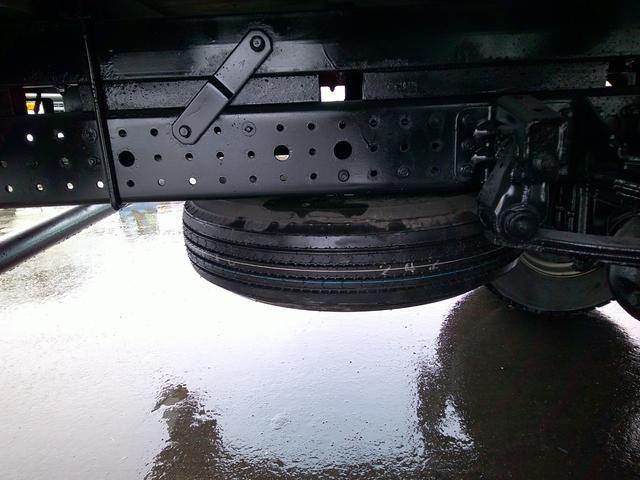 キャンター ２トン　４ＷＤ　ワイドロング　高床　ダブルキャブ　垂直パワーゲート　荷台内寸長さ３９８センチ　幅１９８センチ　積載２０００ｋ　７人乗り（15枚目）