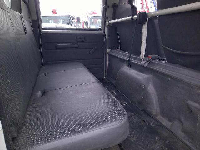 エルフトラック ２トン　４ＷＤ　ダブルキャブ　アーム式パワーゲート　ダブルタイヤ　４ナンバー　リアヒーター　積載１９００ｋ　車輌総重量４９６０ｋ（10枚目）
