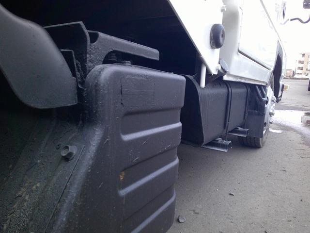 エルフトラック ２トン　４ＷＤ　ダブルキャブ　アーム式パワーゲート　ダブルタイヤ　４ナンバー　リアヒーター　積載１９００ｋ　車輌総重量４９６０ｋ（12枚目）