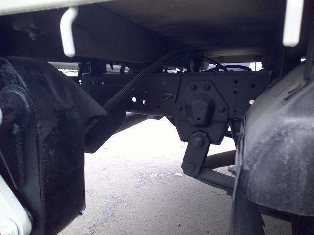 エルフトラック ２トン　４ＷＤ　ダブルキャブ　アーム式パワーゲート　ダブルタイヤ　４ナンバー　リアヒーター　積載１９００ｋ　車輌総重量４９６０ｋ（13枚目）