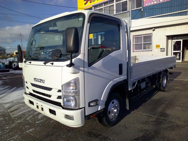 エルフトラック ２トン　４ＷＤ　ワイドロング　平ボディ　アルミあおり　荷台内寸長さ４３８センチ　幅１９１センチ　積載２０００ｋ　車輌総重量４９６５ｋ（3枚目）