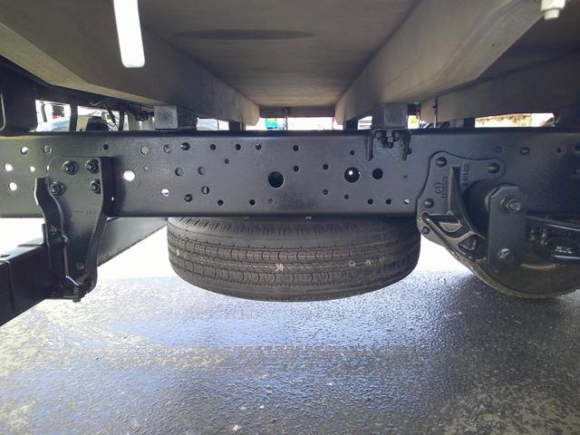 エルフトラック ２トン　４ＷＤ　ワイドロング　平ボディ　アルミあおり　荷台内寸長さ４３８センチ　幅１９１センチ　積載２０００ｋ　車輌総重量４９６５ｋ（12枚目）