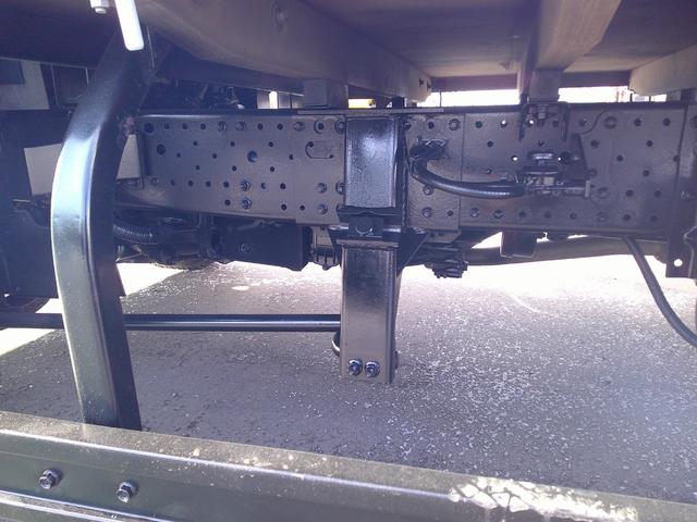 エルフトラック ２トン　４ＷＤ　ワイドロング　平ボディ　アルミあおり　荷台内寸長さ４３８センチ　幅１９１センチ　積載２０００ｋ　車輌総重量４９６５ｋ（16枚目）