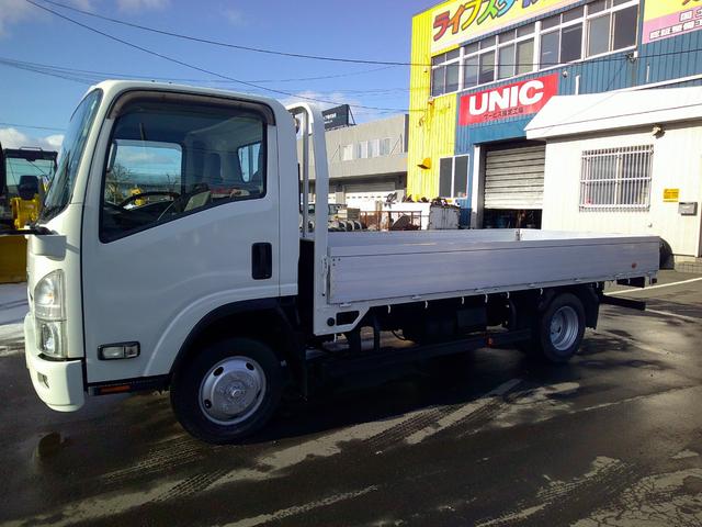 エルフトラック ２トン　４ＷＤ　ワイドロング　平ボディ　アルミあおり　荷台内寸長さ４３５センチ　幅１９１センチ　車輌総重量４９３５ｋ（4枚目）