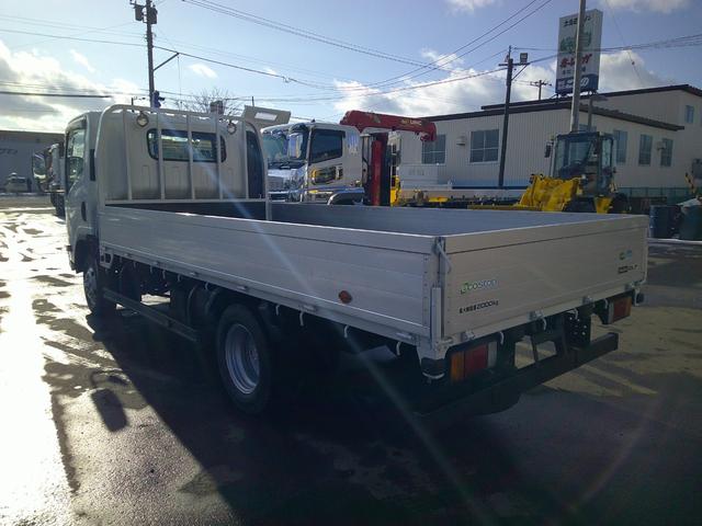 エルフトラック ２トン　４ＷＤ　ワイドロング　平ボディ　アルミあおり　荷台内寸長さ４３５センチ　幅１９１センチ　車輌総重量４９３５ｋ（5枚目）