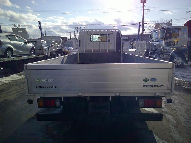 エルフトラック ２トン　４ＷＤ　ワイドロング　平ボディ　アルミあおり　荷台内寸長さ４３５センチ　幅１９１センチ　車輌総重量４９３５ｋ（6枚目）