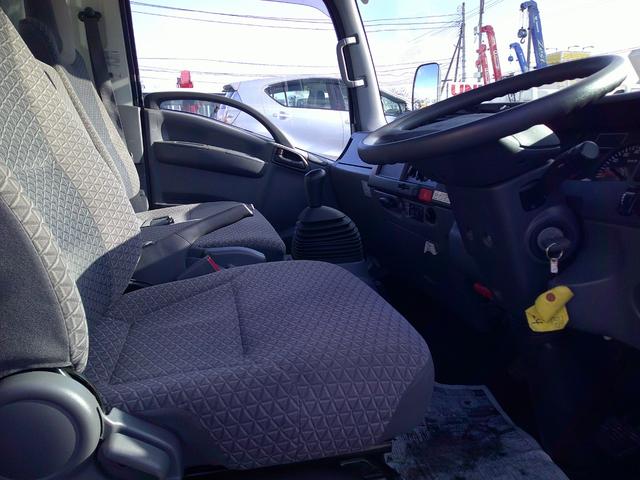 エルフトラック ２トン　４ＷＤ　ワイドロング　平ボディ　アルミあおり　荷台内寸長さ４３５センチ　幅１９１センチ　車輌総重量４９３５ｋ（10枚目）