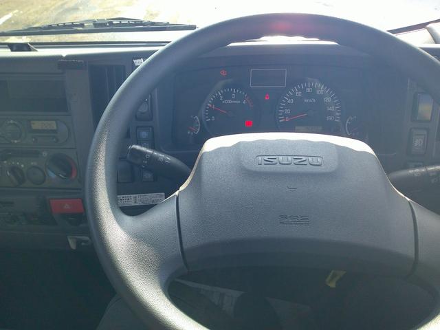 エルフトラック ２トン　４ＷＤ　ワイドロング　平ボディ　アルミあおり　荷台内寸長さ４３５センチ　幅１９１センチ　車輌総重量４９３５ｋ（11枚目）