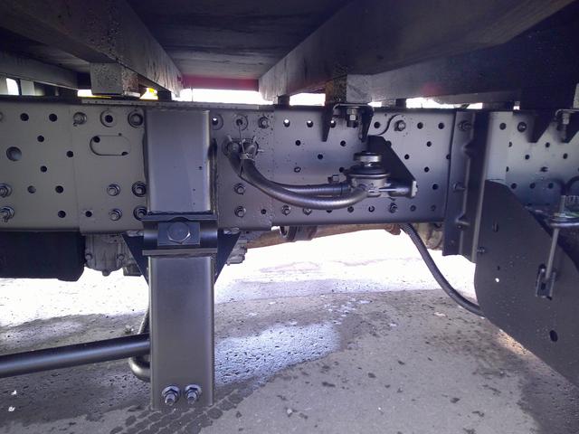 エルフトラック ２トン　４ＷＤ　ワイドロング　平ボディ　アルミあおり　荷台内寸長さ４３５センチ　幅１９１センチ　車輌総重量４９３５ｋ（12枚目）