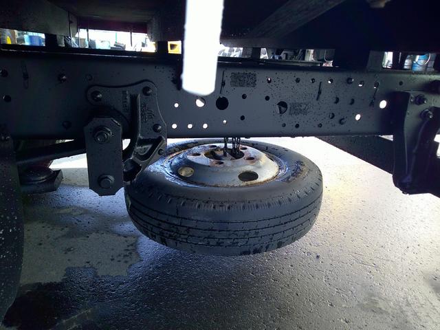 エルフトラック ２トン　４ＷＤ　ワイドロング　平ボディ　アルミあおり　荷台内寸長さ４３５センチ　幅１９１センチ　車輌総重量４９３５ｋ（13枚目）