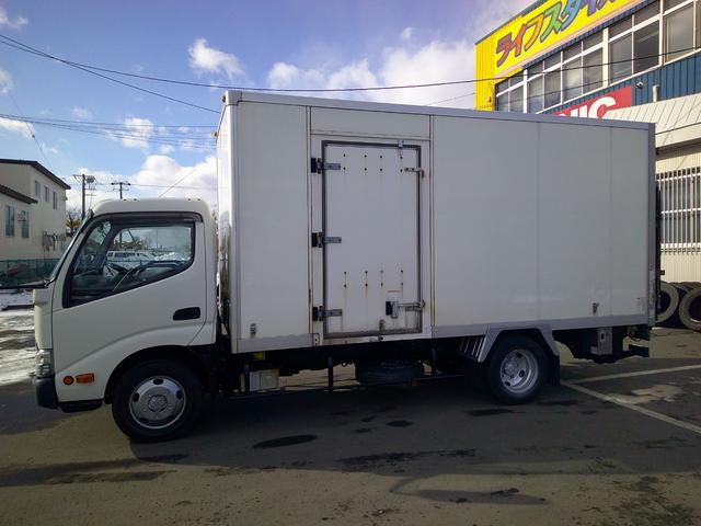 トヨエース ２トン　４ＷＤ　ロング　箱車　パワーゲート　荷台内寸長さ４４７センチ　幅１７６センチ　高さ２０６センチ　積載２０００ｋ（4枚目）