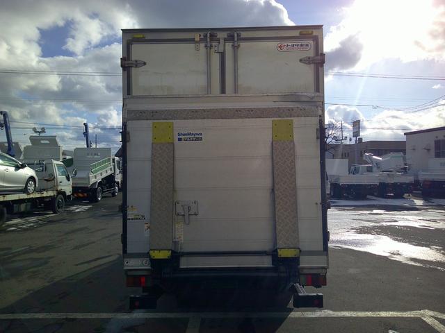 トヨエース ２トン　４ＷＤ　ロング　箱車　パワーゲート　荷台内寸長さ４４７センチ　幅１７６センチ　高さ２０６センチ　積載２０００ｋ（6枚目）