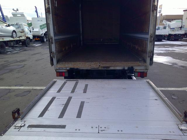トヨエース ２トン　４ＷＤ　ロング　箱車　パワーゲート　荷台内寸長さ４４７センチ　幅１７６センチ　高さ２０６センチ　積載２０００ｋ（8枚目）