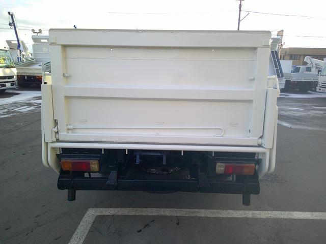 ダイナトラック ２トン　４ＷＤ　ロング　ダブルキャブ　アーム式パワーゲート　荷台内寸長さ２５８センチ　幅１７８センチ　積載２０００ｋ（6枚目）