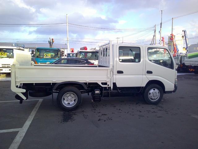 ダイナトラック ２トン　４ＷＤ　ロング　ダブルキャブ　アーム式パワーゲート　荷台内寸長さ２５８センチ　幅１７８センチ　積載２０００ｋ（8枚目）