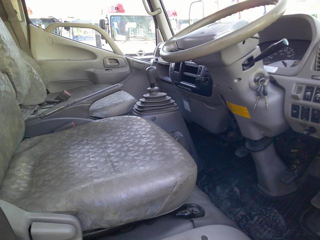 ダイナトラック ２トン　４ＷＤ　ロング　ダブルキャブ　アーム式パワーゲート　荷台内寸長さ２５８センチ　幅１７８センチ　積載２０００ｋ（10枚目）