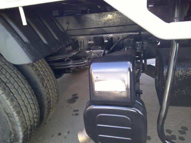 ダイナトラック ２トン　４ＷＤ　ロング　ダブルキャブ　アーム式パワーゲート　荷台内寸長さ２５８センチ　幅１７８センチ　積載２０００ｋ（12枚目）