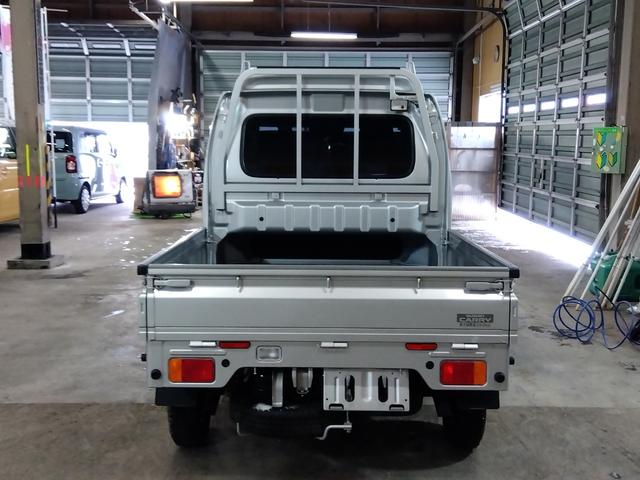 スーパーキャリイ Ｘ　パートタイム４ＷＤ　衝突軽減ブレーキ　キーレスキー　オートＬＥＤ　アイドリングＳＴＯＰ　ＶＳＣ　ＡＢＳ　Ａライト　禁煙　ＬＥＤライト　エアコン　パワステ　ＰＳ　前席ＰＷ　運転席エアバック　幌キット（5枚目）