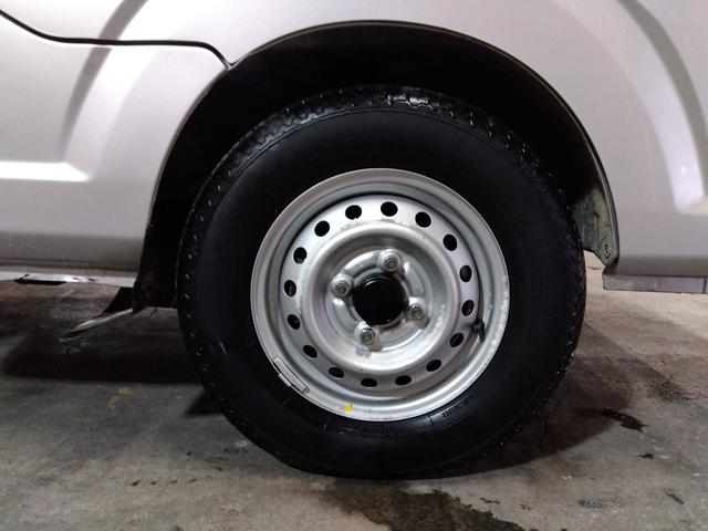 スーパーキャリイ Ｘ　パートタイム４ＷＤ　衝突軽減ブレーキ　キーレスキー　オートＬＥＤ　アイドリングＳＴＯＰ　ＶＳＣ　ＡＢＳ　Ａライト　禁煙　ＬＥＤライト　エアコン　パワステ　ＰＳ　前席ＰＷ　運転席エアバック　幌キット（12枚目）