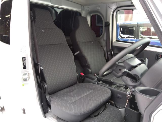 スーパーキャリイ Ｘ　パートタイム４ＷＤ　衝突軽減ブレーキ　キーレスキー　オートＬＥＤ　アイドリングＳＴＯＰ　ＶＳＣ　ＡＢＳ　Ａライト　禁煙　ＬＥＤライト　エアコン　パワステ　ＰＳ　前席ＰＷ　運転席エアバック　幌キット（13枚目）