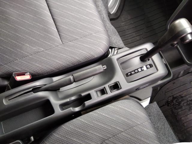 スーパーキャリイ Ｘ　パートタイム４ＷＤ　衝突軽減ブレーキ　キーレスキー　オートＬＥＤ　アイドリングＳＴＯＰ　ＶＳＣ　ＡＢＳ　Ａライト　禁煙　ＬＥＤライト　エアコン　パワステ　ＰＳ　前席ＰＷ　運転席エアバック　幌キット（21枚目）