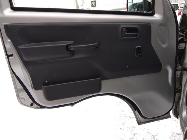 スーパーキャリイ Ｘ　パートタイム４ＷＤ　衝突軽減ブレーキ　キーレスキー　オートＬＥＤ　アイドリングＳＴＯＰ　ＶＳＣ　ＡＢＳ　Ａライト　禁煙　ＬＥＤライト　エアコン　パワステ　ＰＳ　前席ＰＷ　運転席エアバック　幌キット（29枚目）