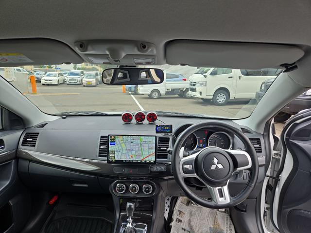 ランサー GSRエボリューションX 4WD SST ナビ アルミホイール オートライト HID AT スマートキー 電動格納ミラー 盗難防止システム 衝突安全ボディ ABS ESC エアコン パワーステアリング パワーウィンドウ(2枚目)