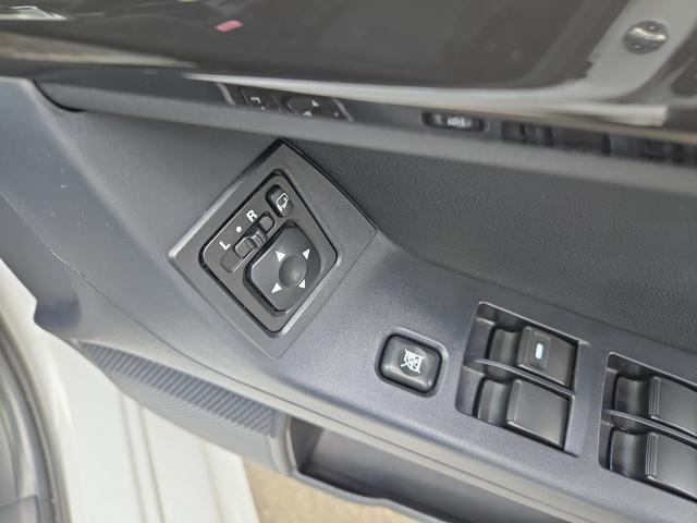 ランサー GSRエボリューションX 4WD SST ナビ アルミホイール オートライト HID AT スマートキー 電動格納ミラー 盗難防止システム 衝突安全ボディ ABS ESC エアコン パワーステアリング パワーウィンドウ(11枚目)