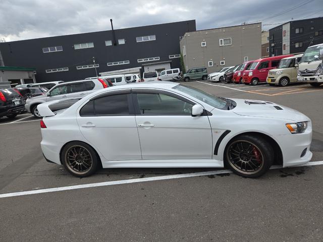 ランサー GSRエボリューションX 4WD SST ナビ アルミホイール オートライト HID AT スマートキー 電動格納ミラー 盗難防止システム 衝突安全ボディ ABS ESC エアコン パワーステアリング パワーウィンドウ(15枚目)