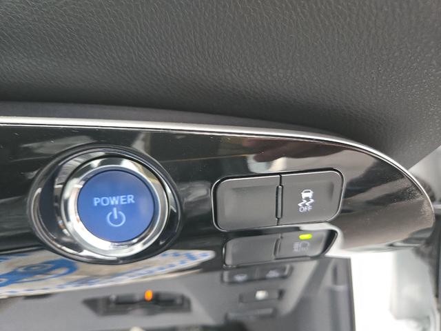 プリウス ＳセーフティプラスＩＩ　４ＷＤ　ドライブレコーダー　ＥＴＣ　クリアランスソナー　レーンアシスト　オートクルーズコントロール　衝突被害軽減システム　バックカメラ　ナビ　ＴＶ　アルミホイール　オートマチックハイビーム（5枚目）