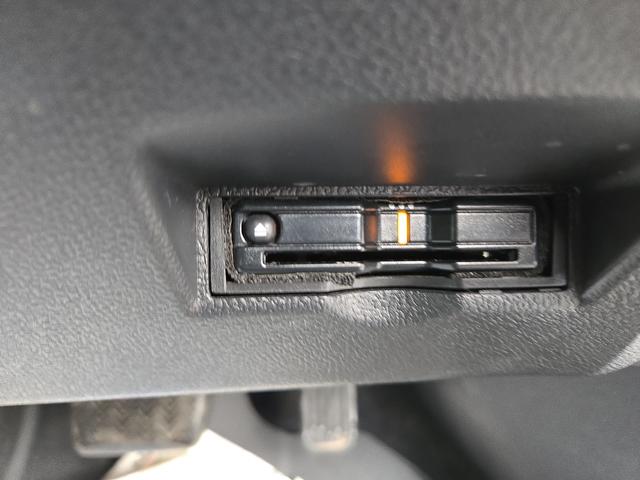 プリウス ＳセーフティプラスＩＩ　４ＷＤ　ドライブレコーダー　ＥＴＣ　クリアランスソナー　レーンアシスト　オートクルーズコントロール　衝突被害軽減システム　バックカメラ　ナビ　ＴＶ　アルミホイール　オートマチックハイビーム（9枚目）