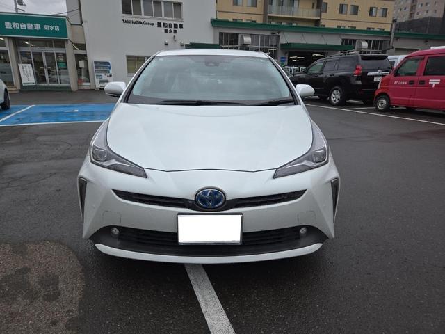 プリウス ＳセーフティプラスＩＩ　４ＷＤ　ドライブレコーダー　ＥＴＣ　クリアランスソナー　レーンアシスト　オートクルーズコントロール　衝突被害軽減システム　バックカメラ　ナビ　ＴＶ　アルミホイール　オートマチックハイビーム（12枚目）