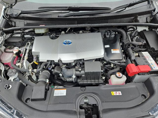 プリウス ＳセーフティプラスＩＩ　４ＷＤ　ドライブレコーダー　ＥＴＣ　クリアランスソナー　レーンアシスト　オートクルーズコントロール　衝突被害軽減システム　バックカメラ　ナビ　ＴＶ　アルミホイール　オートマチックハイビーム（20枚目）