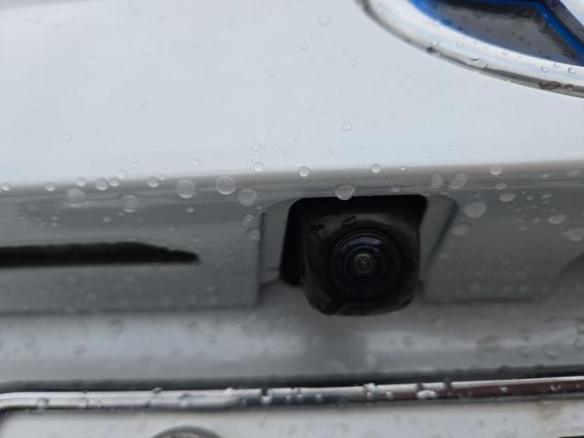 プリウス ＳセーフティプラスＩＩ　４ＷＤ　ドライブレコーダー　ＥＴＣ　クリアランスソナー　レーンアシスト　オートクルーズコントロール　衝突被害軽減システム　バックカメラ　ナビ　ＴＶ　アルミホイール　オートマチックハイビーム（22枚目）