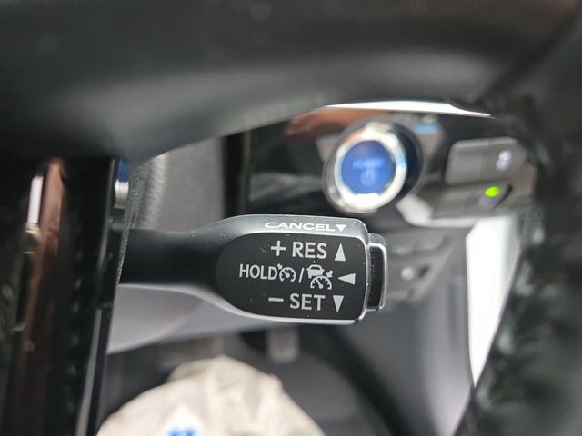 プリウス ＳセーフティプラスＩＩ　４ＷＤ　ドライブレコーダー　ＥＴＣ　クリアランスソナー　レーンアシスト　オートクルーズコントロール　衝突被害軽減システム　バックカメラ　ナビ　ＴＶ　アルミホイール　オートマチックハイビーム（24枚目）