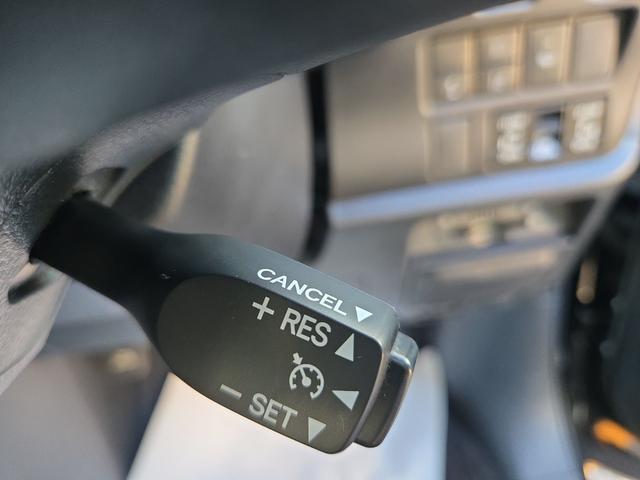 �A�N�Z���𓥂܂Ȃ��Ă��ݒ肵�����x�ő��s�\�ȃI�[�g�N���[�Y�R���g���[���𑕔����Ă��܂��I�����O�h���C�u�ł��^�]���y�ɂȂ�܂��B�u���[�L��V�t�g����ł������\�ł��I