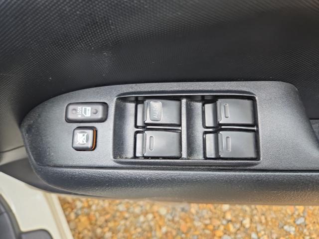 �p���[�E�B���h�E�̃X�C�b�`�ł���B�^�]�Ȃɋ��Ȃ��瑋���J���߂̃R���g���[���ł��܂���B