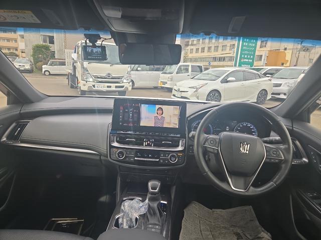 クラウンハイブリッド ＲＳアドバンス　Ｆｏｕｒ　４ＷＤ　ドライブレコーダー　クリアランスソナー　レーンアシスト　オートクルーズコントロール　衝突被害軽減システム　バックカメラ　ナビ　ＴＶ　アルミホイール　オートマチックハイビーム　オートライト（2枚目）