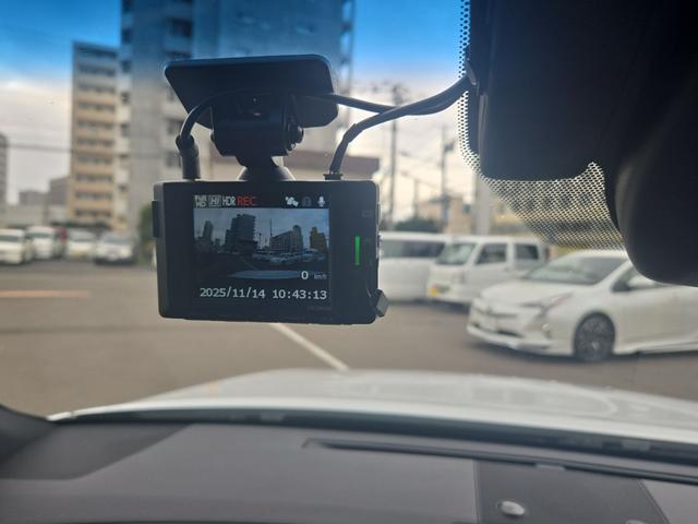 クラウンハイブリッド ＲＳアドバンス　Ｆｏｕｒ　４ＷＤ　ドライブレコーダー　クリアランスソナー　レーンアシスト　オートクルーズコントロール　衝突被害軽減システム　バックカメラ　ナビ　ＴＶ　アルミホイール　オートマチックハイビーム　オートライト（3枚目）