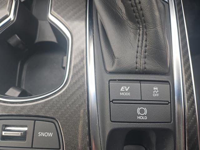 クラウンハイブリッド ＲＳアドバンス　Ｆｏｕｒ　４ＷＤ　ドライブレコーダー　クリアランスソナー　レーンアシスト　オートクルーズコントロール　衝突被害軽減システム　バックカメラ　ナビ　ＴＶ　アルミホイール　オートマチックハイビーム　オートライト（6枚目）