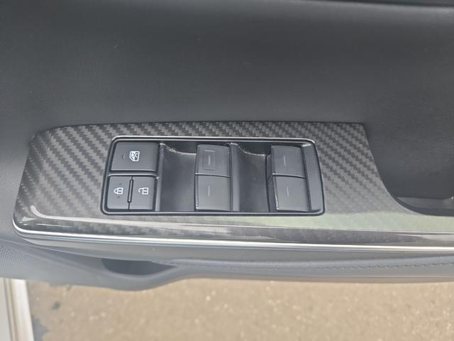 クラウンハイブリッド ＲＳアドバンス　Ｆｏｕｒ　４ＷＤ　ドライブレコーダー　クリアランスソナー　レーンアシスト　オートクルーズコントロール　衝突被害軽減システム　バックカメラ　ナビ　ＴＶ　アルミホイール　オートマチックハイビーム　オートライト（11枚目）