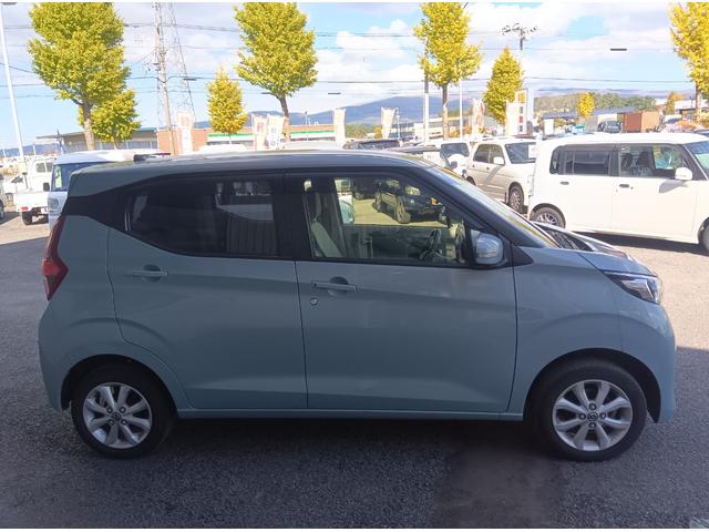 デイズ Ｘ　４ＷＤ　衝突軽減ブレーキ　Ｂｌｕｅｔｏｏｔｈ　全周囲カメラ　バックカメラ　純正ナビＴＶ　ＣＤ　スマートキー　純正アルミホイール　誤発進抑制装置　横滑り防止装置　ＡＢＳ　サイドエアバッグ（11枚目）