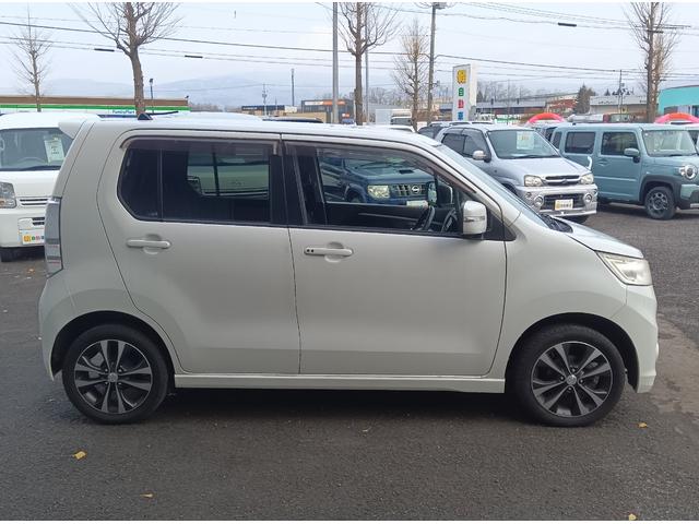 ワゴンＲスティングレー Ｔ　ターボ　４ＷＤ　バックカメラ　社外ナビＴＶ　ＥＴＣ　スマートキー　プッシュスタート　アイドリングストップ　ＨＩＤヘッドライト　純正アルミホイール　ＡＢＳ（5枚目）