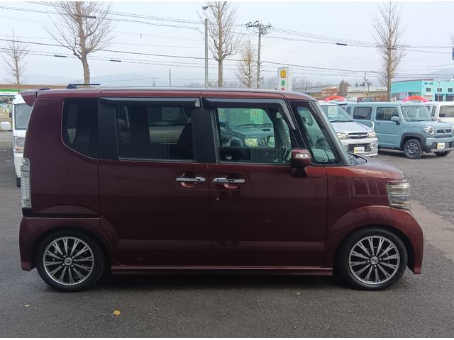 Ｎ－ＢＯＸカスタム Ｇ・ターボパッケージ　４ＷＤ　Ｂｌｕｅｔｏｏｔｈ　バックカメラ　純正ナビＴＶ　両側パワースライドドア　ＥＴＣ　スマートキー　エンジンスターター　横滑り防止装置　ミラーヒーター　ＡＢＳ　ＣＤ　ＤＶＤ　ＬＥＤヘッドライト（3枚目）