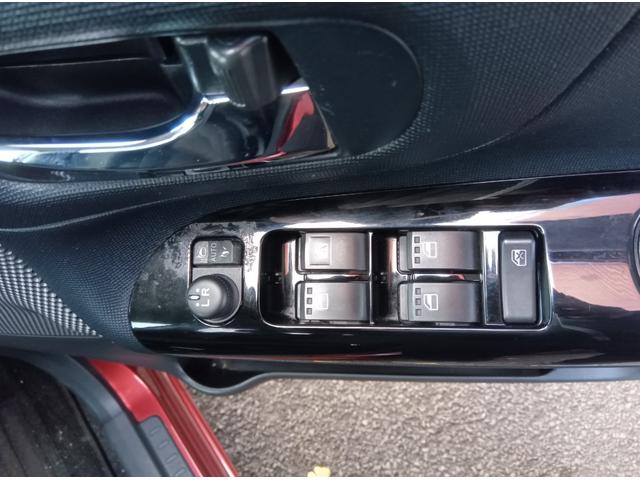 ムーヴキャンバス Ｘブラックインテリアリミテッド　ＳＡＩＩＩ　４ＷＤ　衝突軽減ブレーキ　ドライブレコーダー　両側パワースライドドア　禁煙車　スマートキー　アイドリングストップ　ＣＤ　ミラーヒーター　誤発進抑制装置　横滑り防止装置　ＡＢＳ　Ｗ・サイドエアバッグ（18枚目）